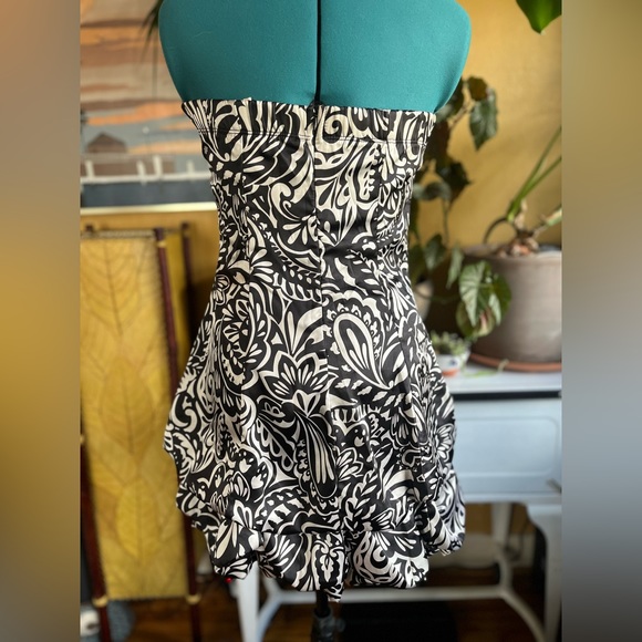 Black and white sateen party dress - Picture 7 of 8